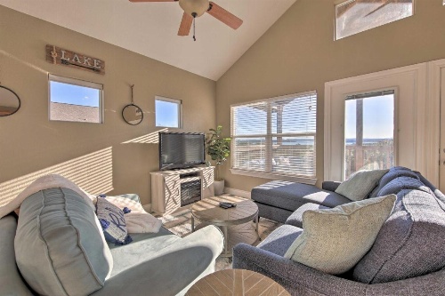 House with Outdoor Oasis Less Than 3 Miles from Canyon Lake! image 10